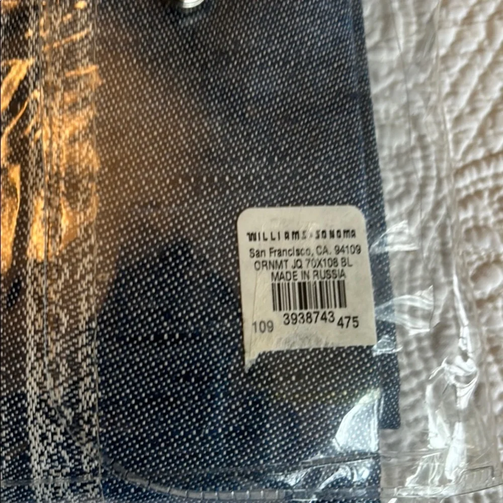Williams Sonoma Tablecloth 70” x 108”